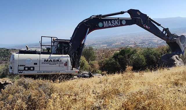 MASKİ, Sümbültepe'de Dere Temizlik Çalışması Yaptı