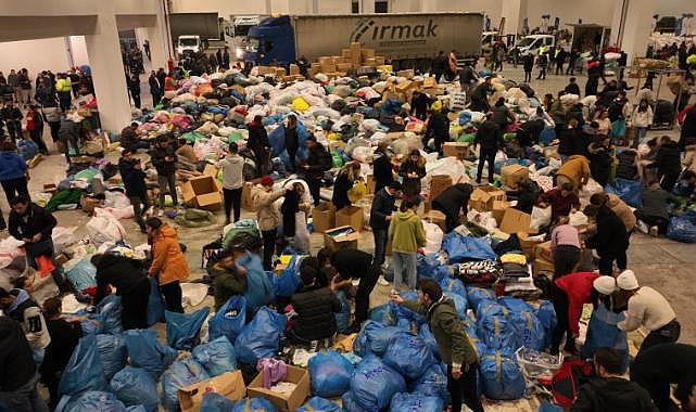 İzmir'den deprem bölgesine destek çığ gibi büyüyor
