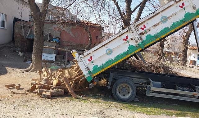 Manisa'dan depremzedelere yakacak yardımı