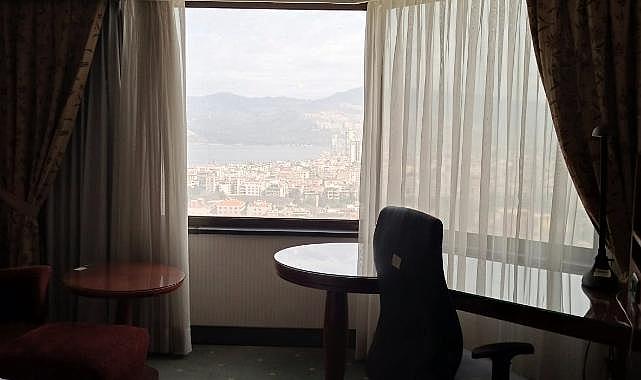 İzmir Büyükşehir Belediyesi Eski Hilton Oteli'nin Binasını Depremzedelere Açtı