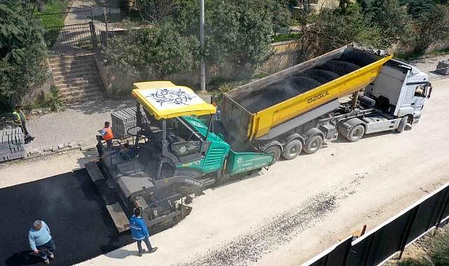 Aydın Büyükşehir Belediyesi Kuşadası'nda Yol Yapım Çalışmalarına Devam Ediyor