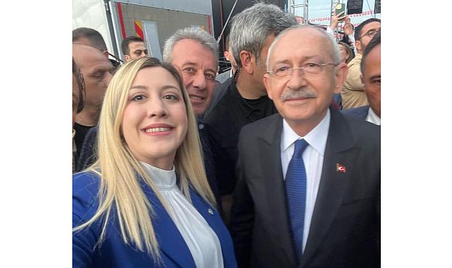 Ekrem İmamoğlu, iyi Parti'nin en genç adayı Nazlı Yaşatürk'ü Tebrik Etti