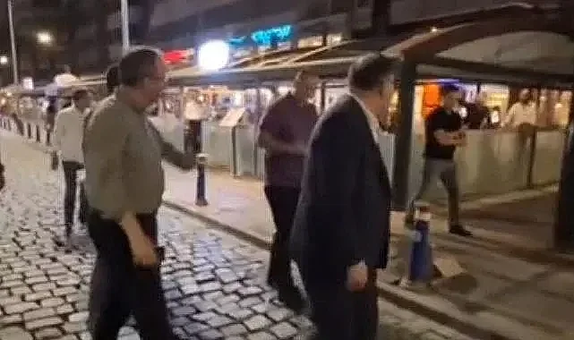AK Partili Muharrem Kasapoğlu, İzmir'de alkollü bir mekanda eğlenenlere böyle eşlik etti