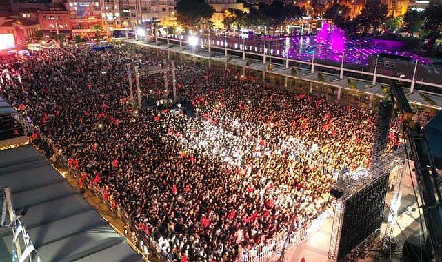 Aydın Büyükşehir Belediyesi'nden Çeştepe'de muhteşem konser