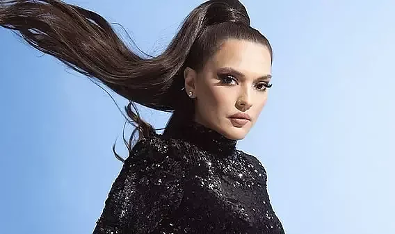 Demet Akalın sahneye erken çıkmak isteyince olanlar oldu; Resul Dindar 'Sen beni tanımıyorsun' deyince sahneye çıkıp tepki gösterdi