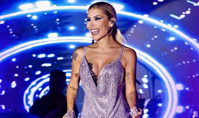 İrem Derici fiziğiyle şaşırttı!