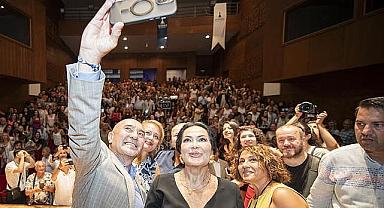 İzmir'de Türkan Şoray sevgisi