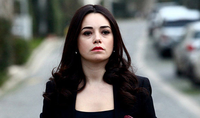 Özgü Namal uzun yıllar sonra setlere böyle döndü