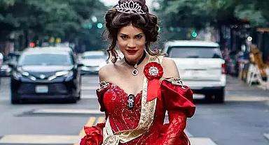 Ayça Varlıer kraliçe rolüyle New York'ta