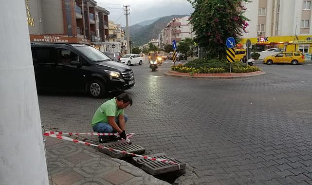 Marmaris Belediye  ekiplerinin yağmur mesaisi