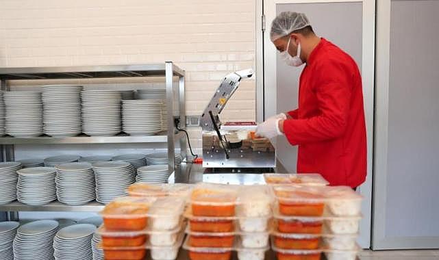Merkezefendi'de ihtiyaç sahiplerine günlük iki öğün yemek