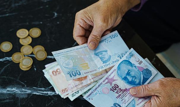 Kredi kartı ve nakit çekimde faiz şoku