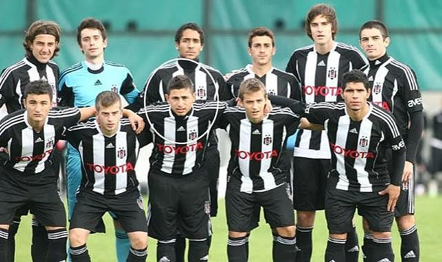Beşiktaş'ın eski futbolcusundan 'torpil' sitemi: Türk futbolu yıllardır ilerlemedi! Semih ve Dzeko örneği şaşırttı