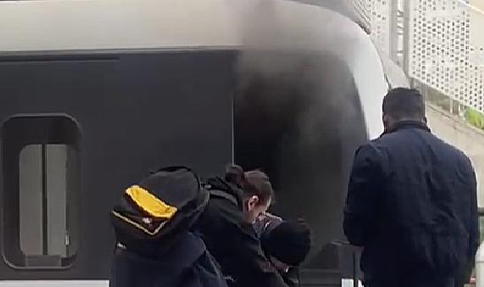 İzmir Metro Yangınında Borak Üyesi Adnan Serhad Yavaş Müdahale Etti