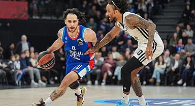 Anadolu Efes'ten Virtus Bologna karşısında farklı galibiyet!