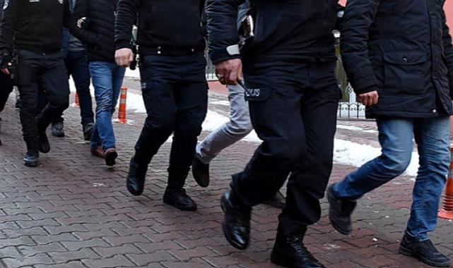 İzmir'de FETÖ/PDY operasyonu: 8 gözaltı