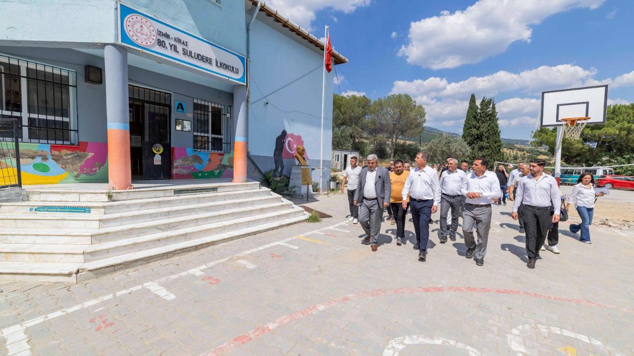 Başkan Tugay saha turuna Kiraz ilçesinden başladı