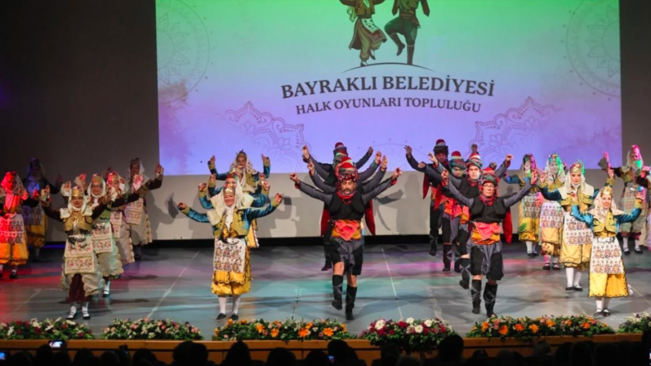 Bayraklı’da 1700 kursiyerlik yıl sonu etkinliği