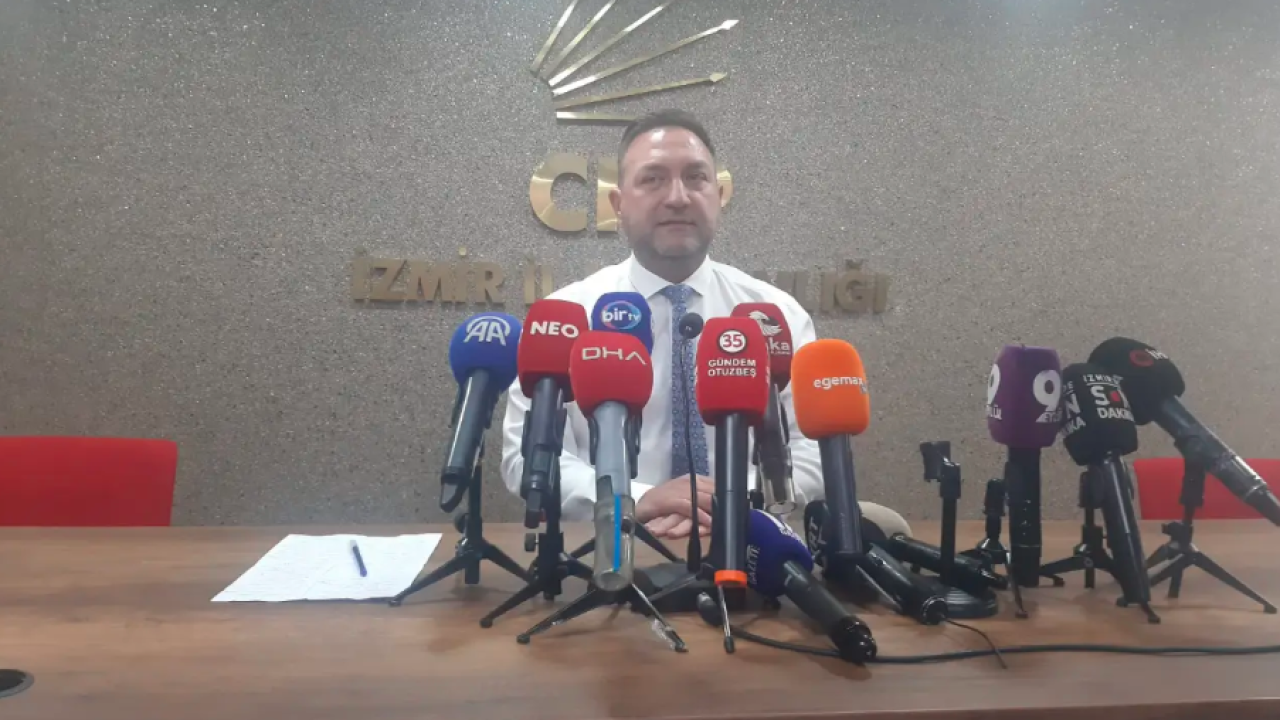 CHP İzmir İl Başkanlığı’nda Utku Gümrükçü dönemi başladı: “Evimize almak istemediler, teslim aldık!”