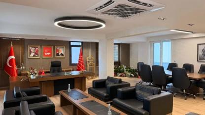 CHP İzmir'de yeni düzenleme... Gündem olan oda yıkıldı