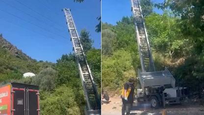 Eşya taşıma asansörü elektrik hattına düştü: 2 işçi öldü
