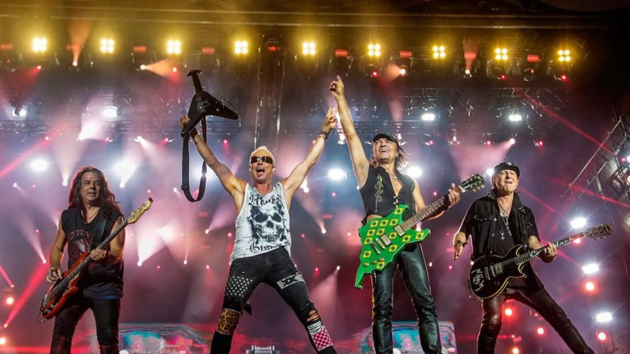 İstanbul'dan Scorpions geçti... Türk bayrağı sürprizi... 33 yıl sonra yeniden