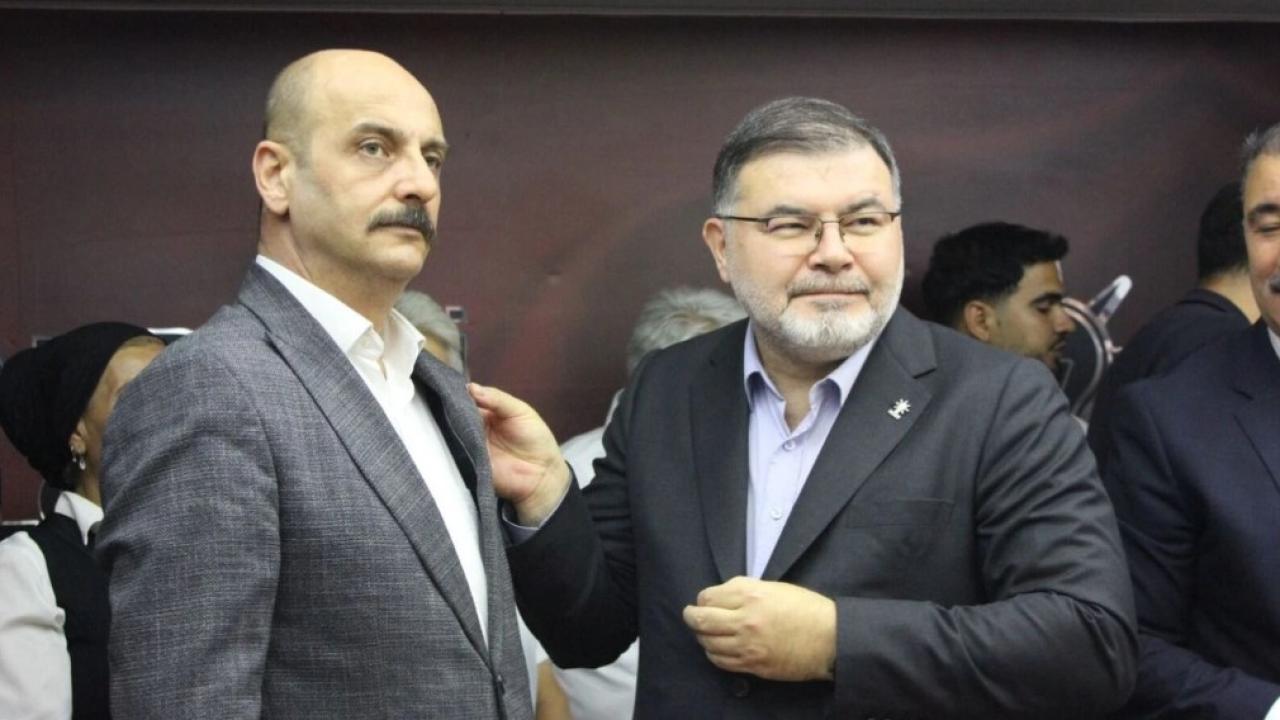 İYİ Parti'den AK Parti'ye transfer! Konak İlçe Başkanlığı'nda rozet takıldı!