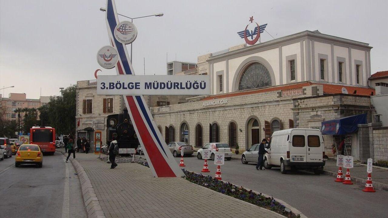 İZBAN’ın en yoğun duraklarından biri… Alsancak’ta peron yenileniyor