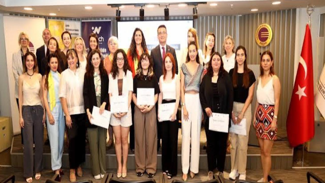 İzmir’de 65 Genç Kadın Dijital Yetkinlik Eğitimini Tamamladı