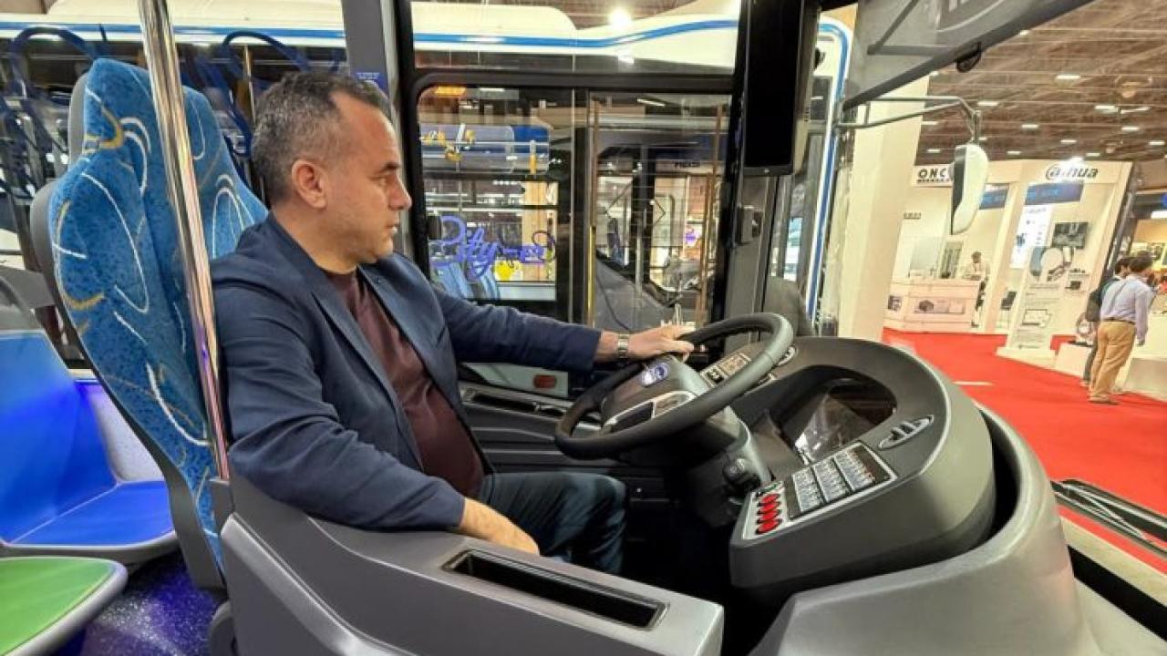 İZMİR’DE ELEKTRİKLİ MİNİBÜS DÖNEMİNE HAZIRLIK