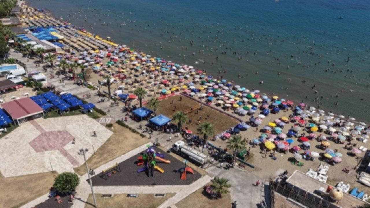 Menderes'te plaj voleybolu heyecanı yaşandı