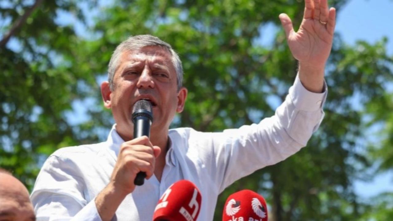 Özgür Özel’den İzmir’de Yeni Parti Sinyalleri ve "Tatar Ramazan" Çıkışı