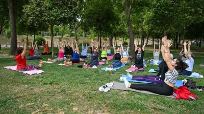 Bornova'da Kadınlar Yoga Etkinliğiyle Güne Enerji Dolu Başladı