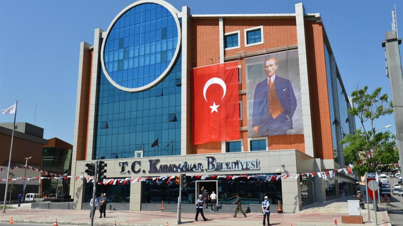 Karabağlar Meclisi’nde Dikkat Çeken Gündem: Taşınmaz ve Araçlar Teminat Masasında