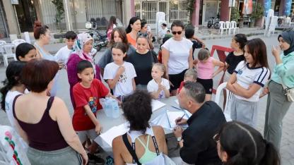 Karşıyaka'da yaz coşkusu sokaklara taştı! Renkli görüntüler yaşandı