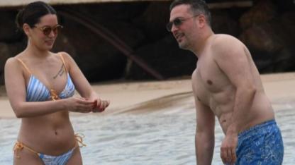 Romantik Çift Plaja İndi, Herkes Aynı Detaya Takıldı