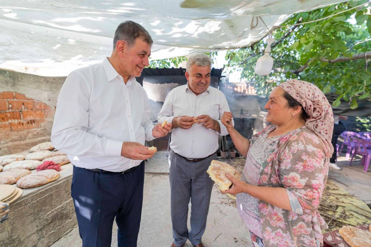 Başkan Tugay saha turuna Kiraz ilçesinden başladı