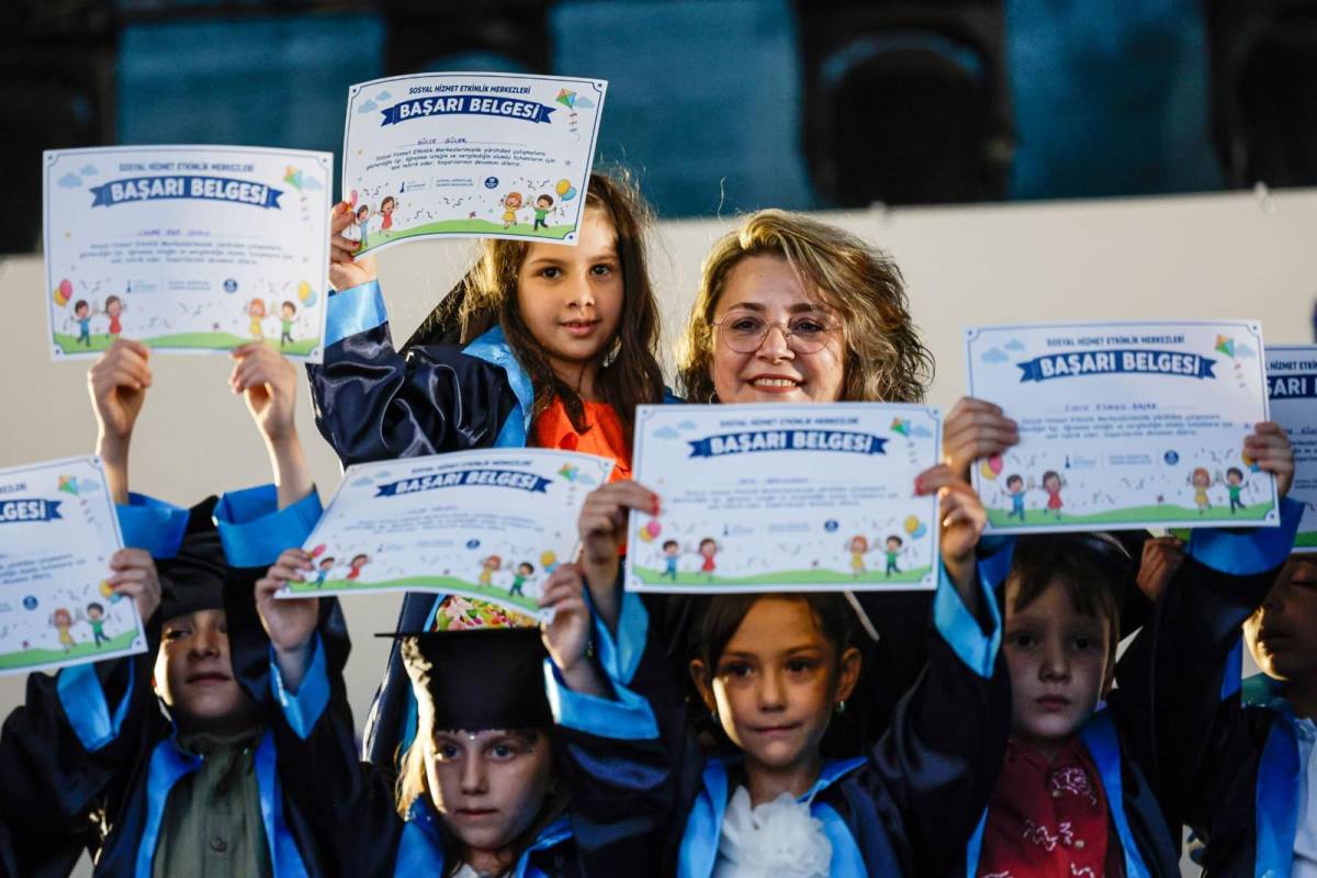 Çocuklar yıl sonu şenliğinde doyasıya eğlendi